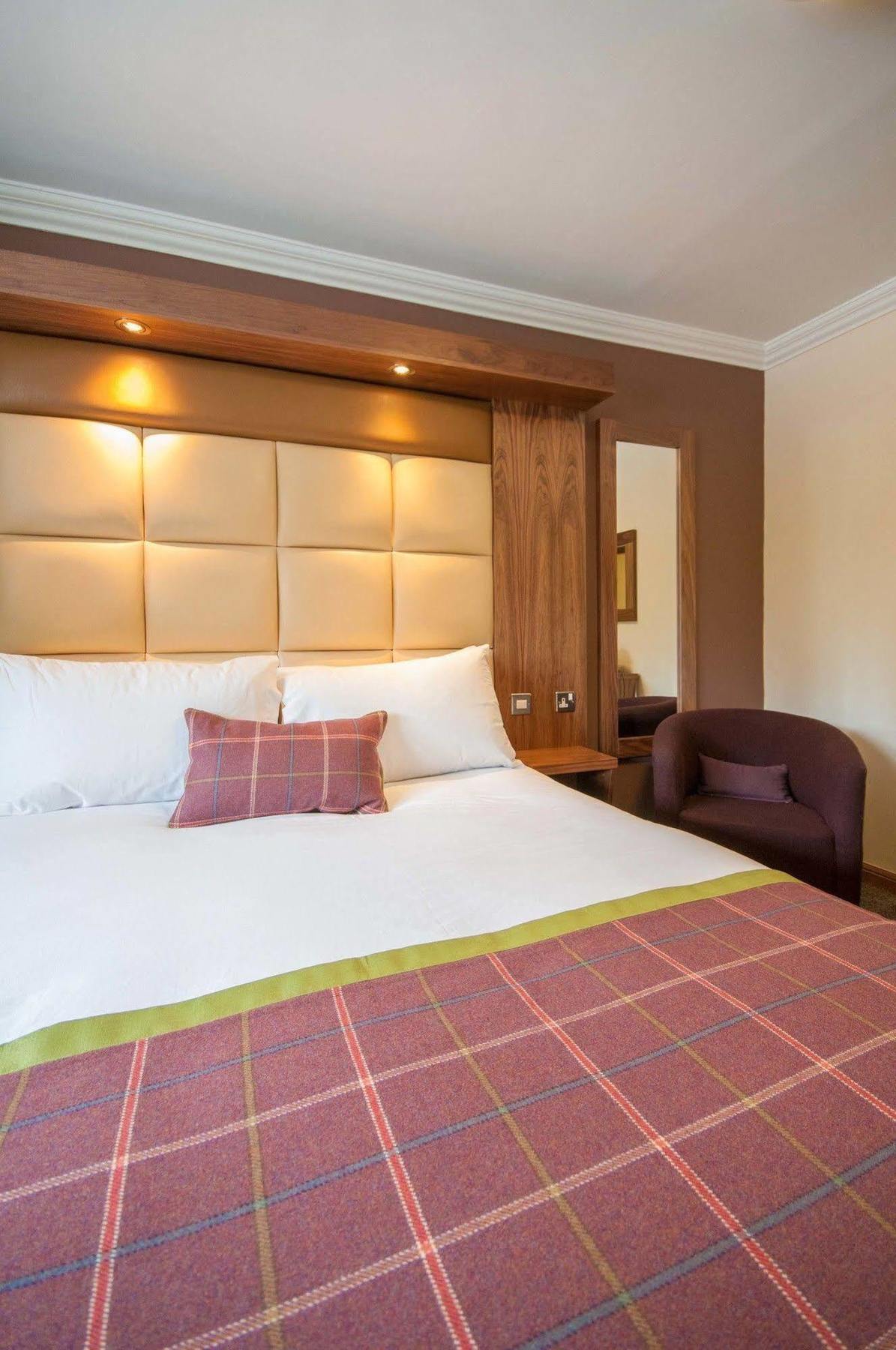 Dean Park Hotel Kirkcaldy Exteriör bild