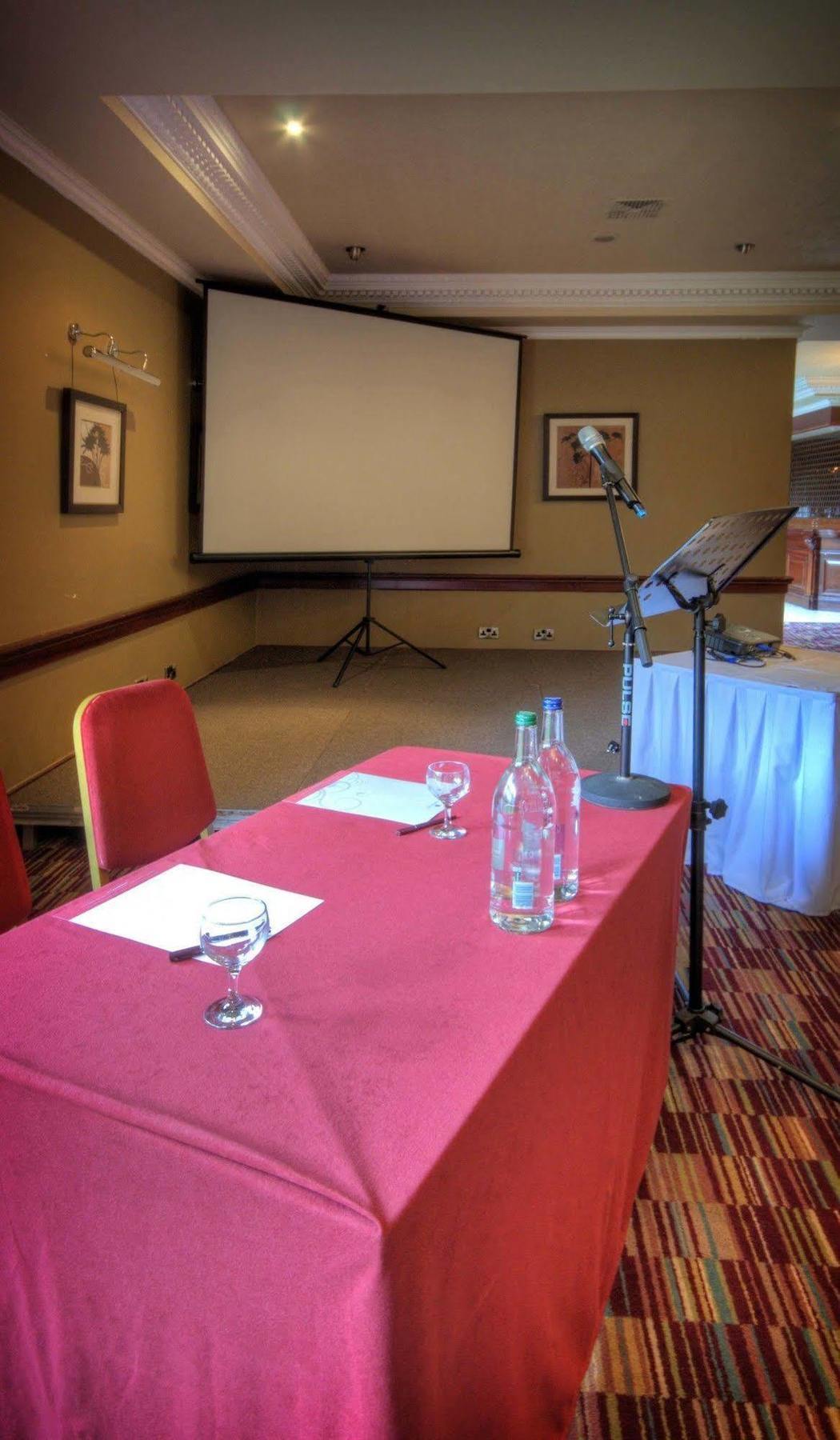 Dean Park Hotel Kirkcaldy Exteriör bild